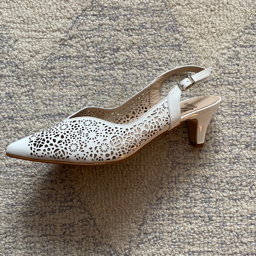 Vintage Kitten heel cutout patent leather